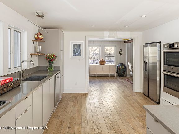 5th image of 28 Hudson Street