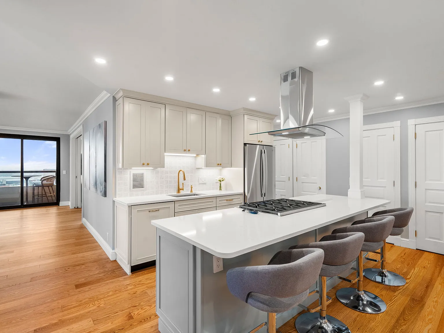 2 bed, 2.5 bath, 1633 sqft, $7,800 — Photo 3