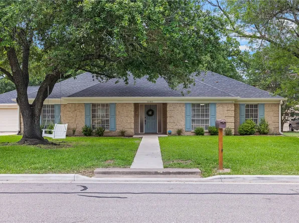 1040 Rose Cir, College Station, TX 77840