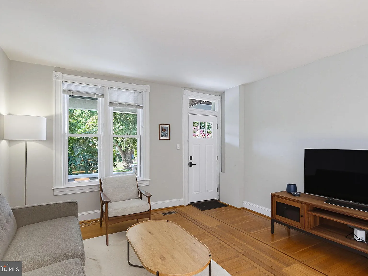 3 bed, 1.0 bath, 1260 sqft, $2,500 — Photo 4