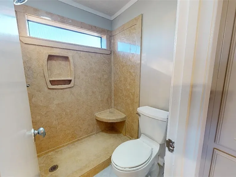 3904 Windwood Cir — Photo 14