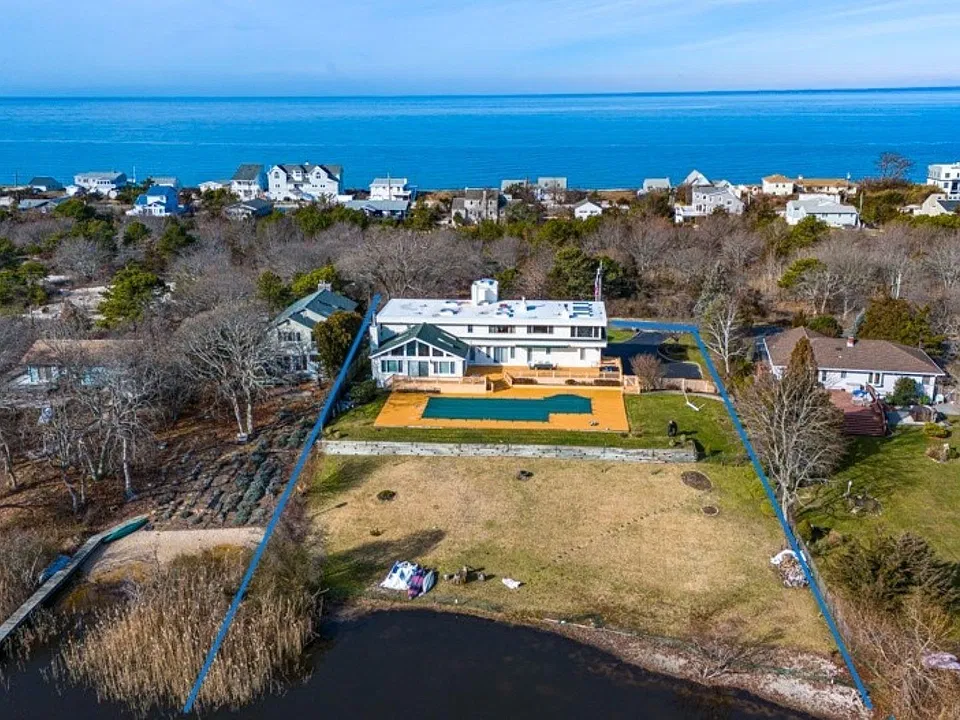 1205 Lake Dr