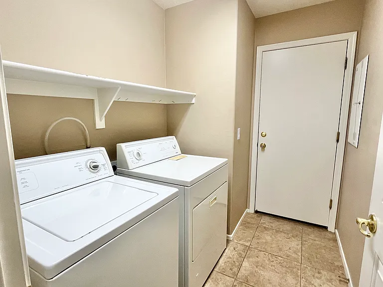 2518 W Florentine Rd — Photo 15