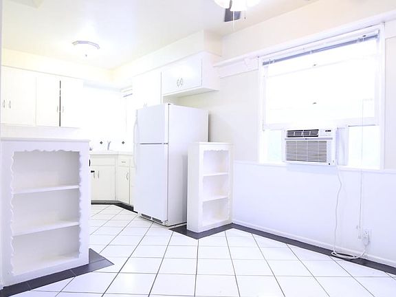 4th image of 1746 N Mariposa Ave APT 3