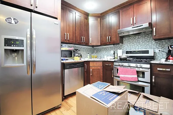 Rented by Real Street Inc | media 9