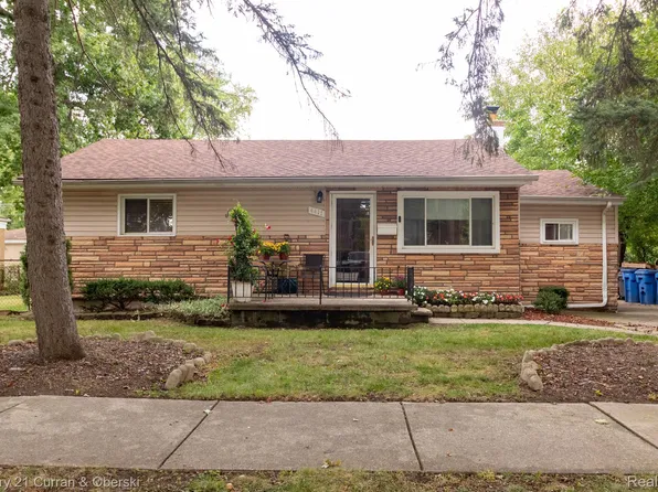 4417 Bedford St, Dearborn Heights, MI 48125
