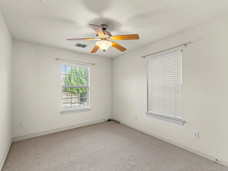 7904 Hannah St — Photo 17