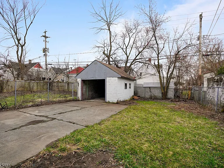 8210 Dorver Ave — Photo 25