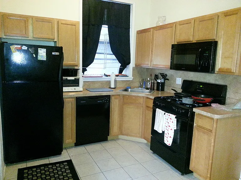 505-07 South 42nd St — Photo 5