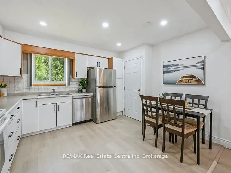 72 Ferndale Ave #UPPER — Photo 2