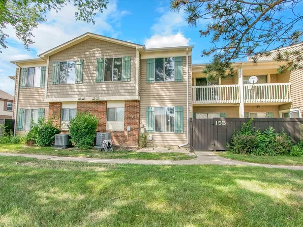 15B Fernwood Dr, Bolingbrook, IL 60440