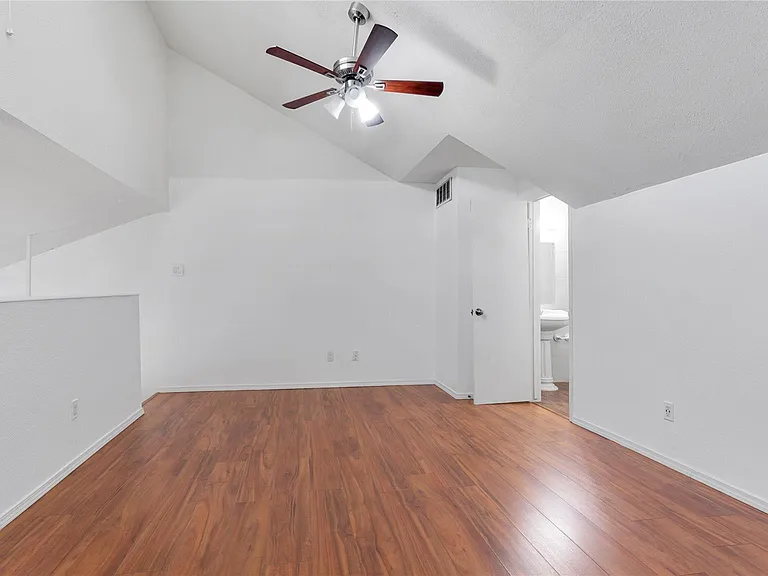 10811 Richmond Ave #101 — Photo 8