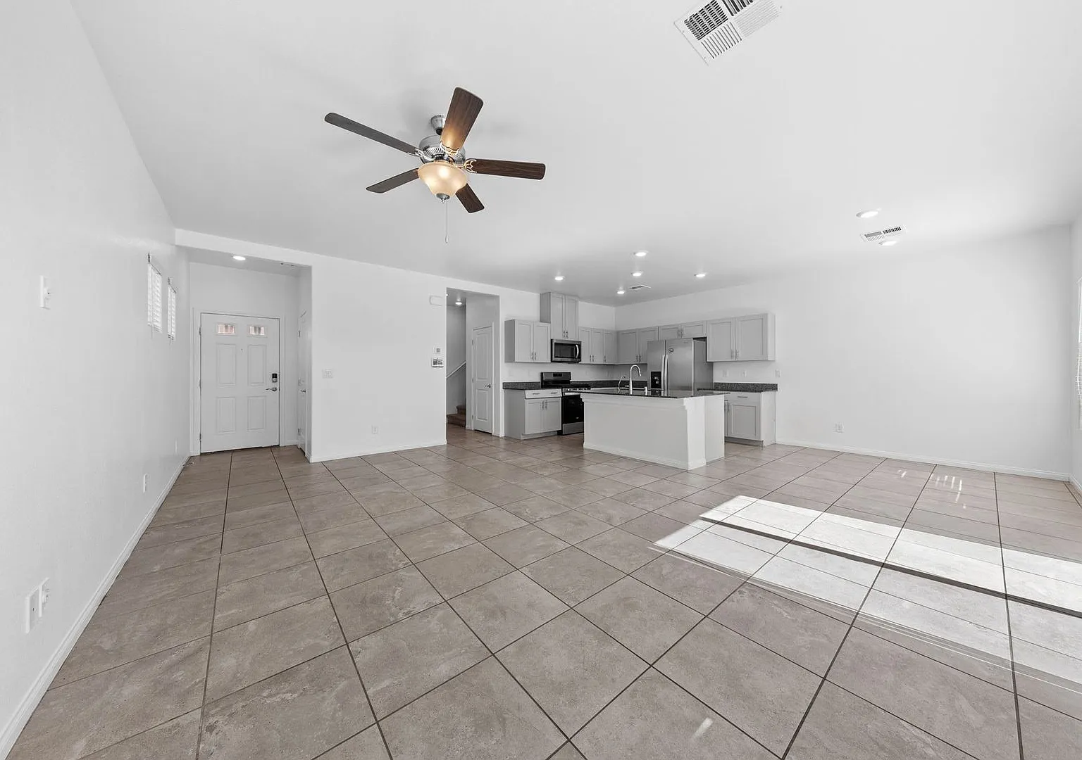 4 Bedroom Home in Southern Highlands — Photo 3