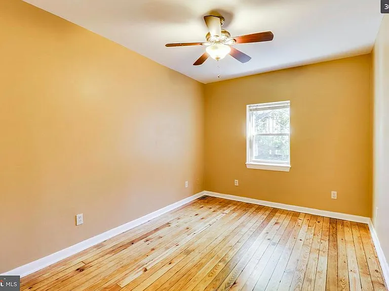 1309 Light St — Photo 17