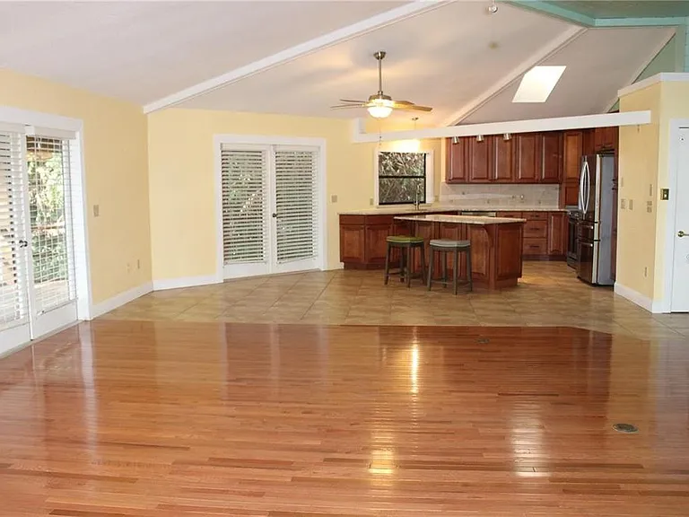 5828 Oakhurst Dr — Photo 9