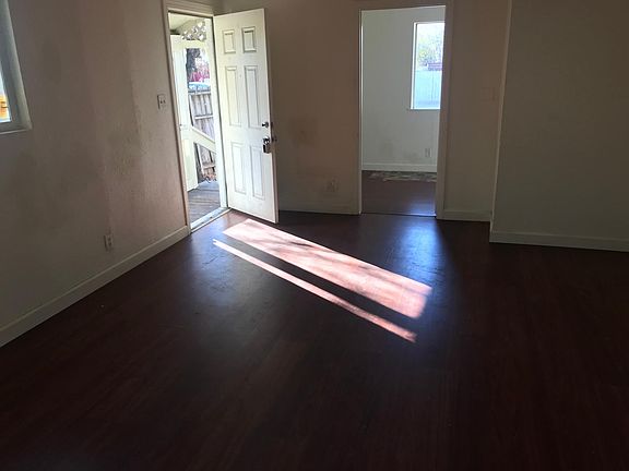 2nd image of 44 Poinsettia Ave #44