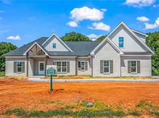 109 Beauchamp Oaks Ct, Advance, NC 27006