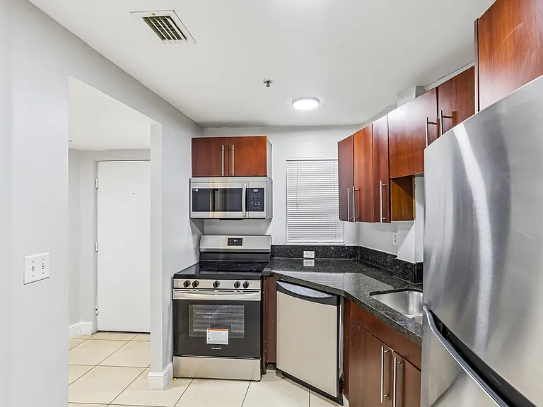The Oaks Condominium — Photo 24