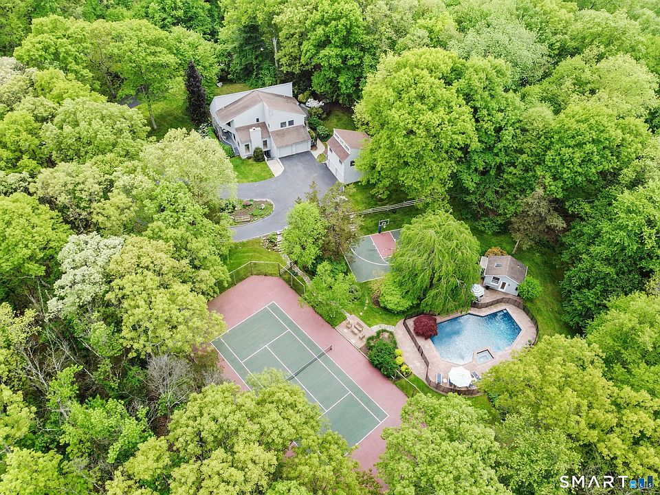 1st image of 7 White Oak Lane