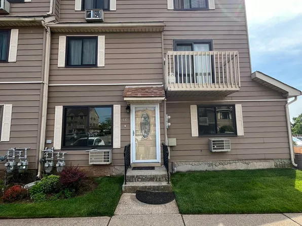 46 Daffodil Ln #73, Staten Island, NY 10314