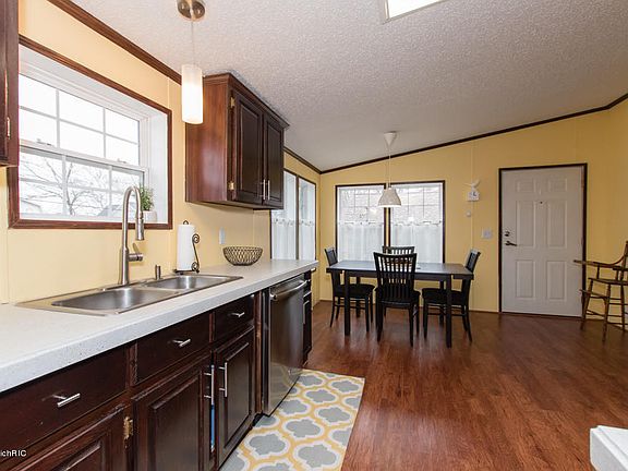 2nd image of 9067 Long Lake Dr E