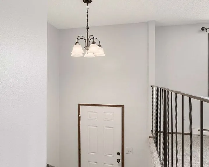2705 N Robie Ct — Photo 2