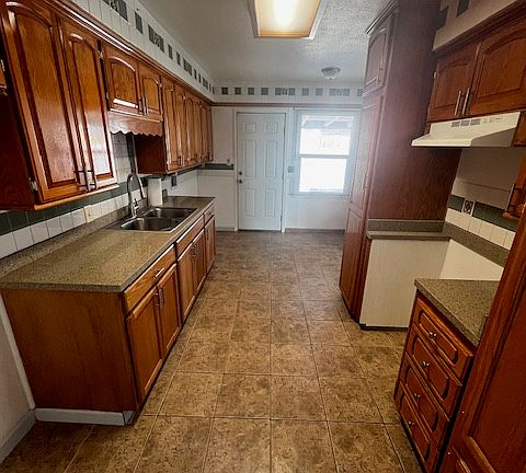 5th image of 315 E Avenue J8