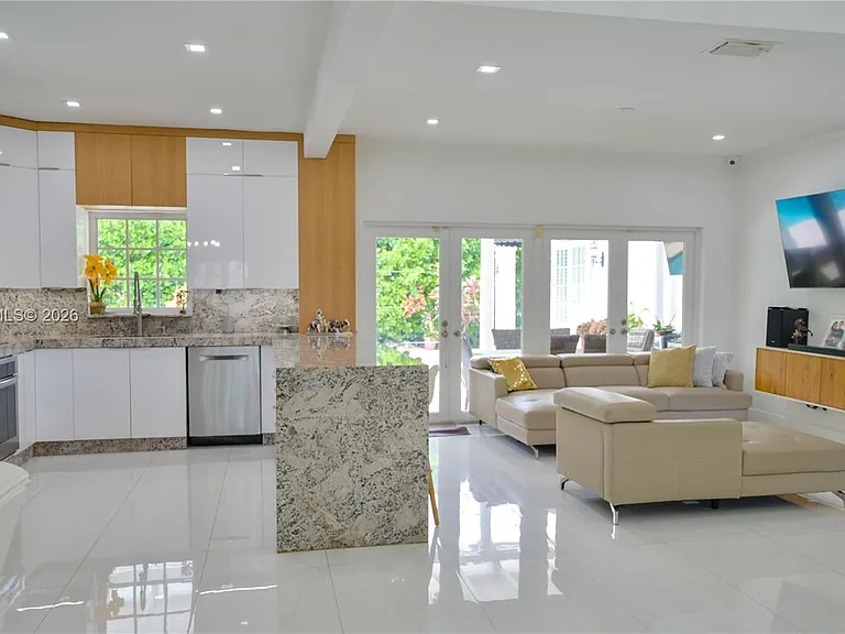 1535 Baracoa Ave — Photo 24