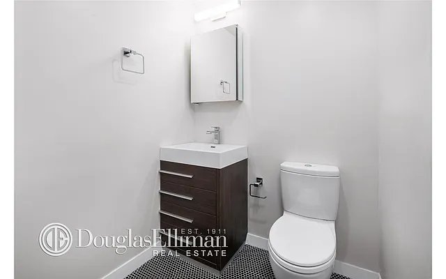 Sold by Douglas Elliman | media 21