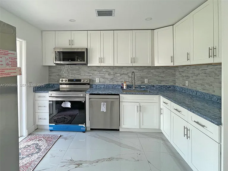 1606 NW 12th Ave — Photo 16