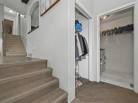4th image of 8 E Pinnacle Way