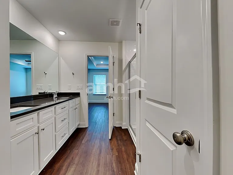4010 Chivalry Dr — Photo 11