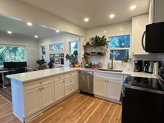 3rd image of 604 E Kensington Ave #1