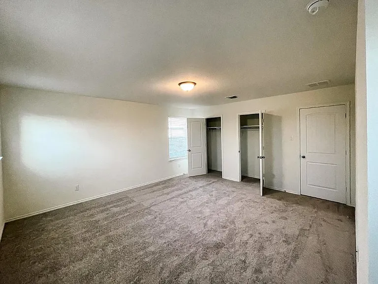 704 Zelia Gln — Photo 6