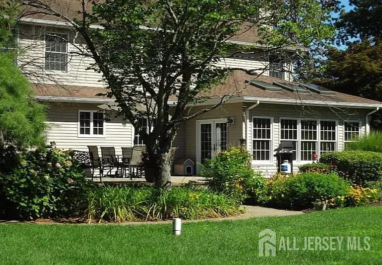246 Fresh Ponds Rd — Photo 4