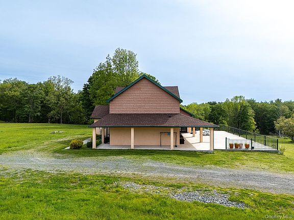 3rd image of 240 B Mountaindale Road