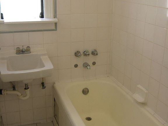 5th image of 747 Wilcox Ave APT 203