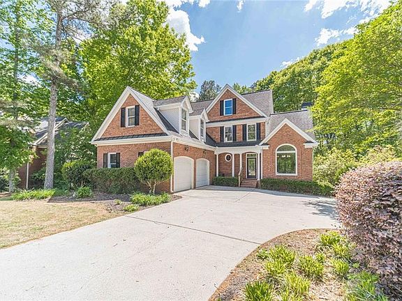 3rd image of 395 Amberbrook Cir