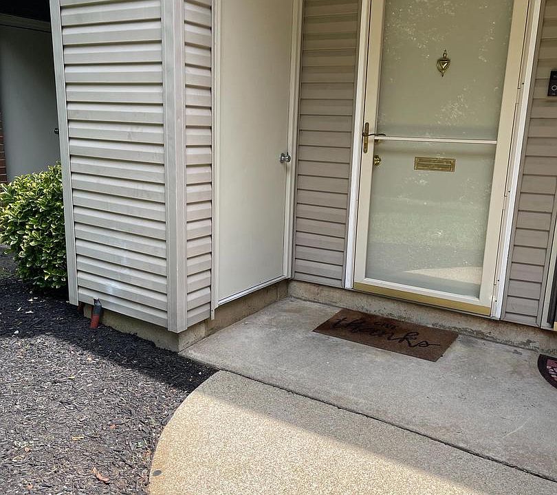 1st image of 301 Meadowbrook Dr