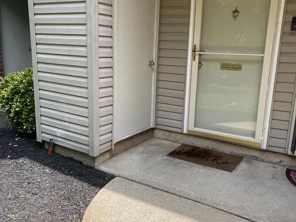 301 Meadowbrook Dr, Mays Landing, NJ 08330