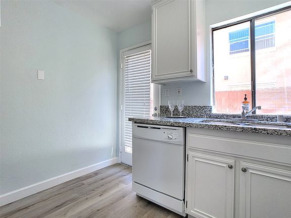 5th image of 606 S Mollison Ave Unit D