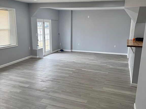 4th image of 114 S Meadow Dr