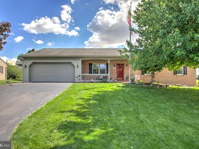559 Greenview Dr, Denver, PA, 17517
