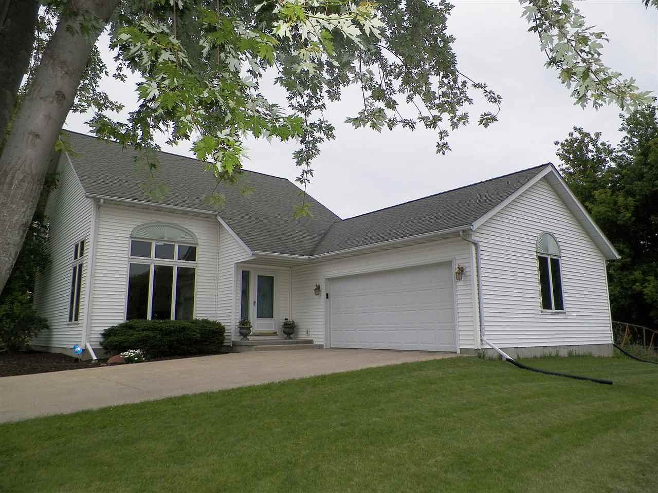 10566 E Cedarville Rd, Davis, IL 61019 | Zillow