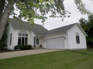 10566 E Cedarville Rd, Davis, IL 61019