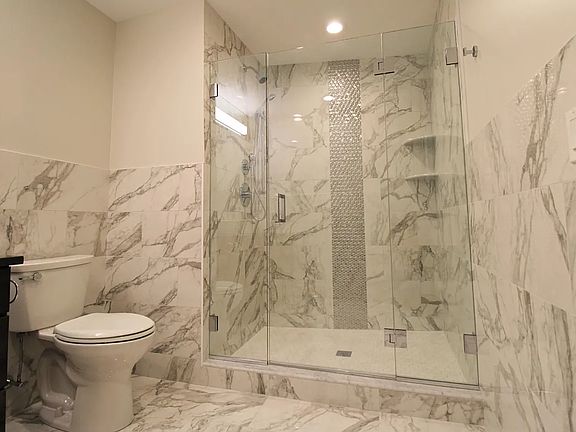5th image of 1292 Westminster St #305
