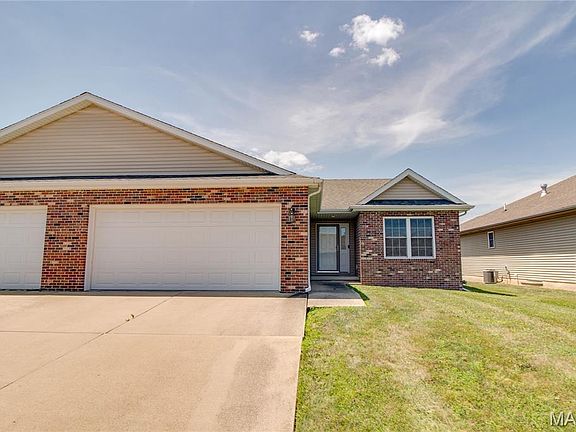 2nd image of 2909 Sandy Ln