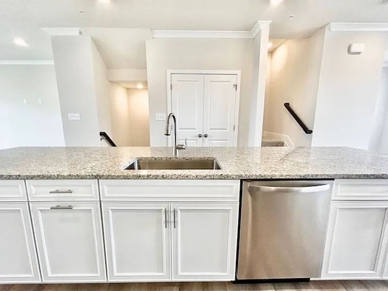 2208 Rodgers Dr — Photo 13