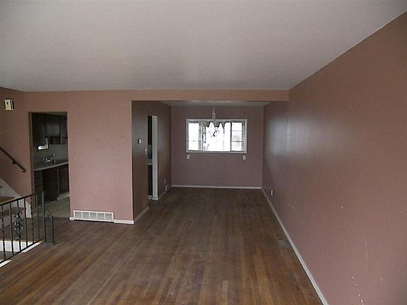 4th image of 1624 Redbush Ave