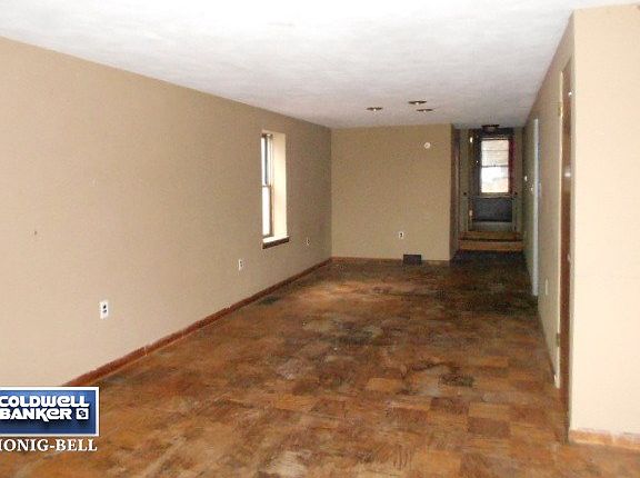 2nd image of 240 E Bluff St